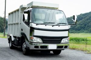 深ダンプトラック