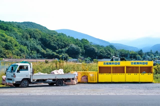 古紙回収コンテナ