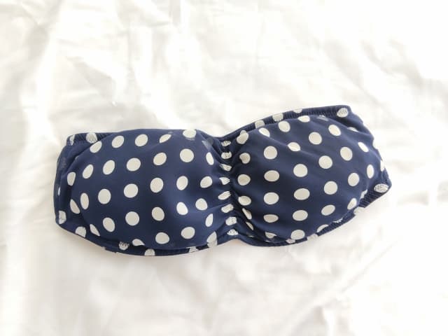 写真素材：ストラップレスのブラ